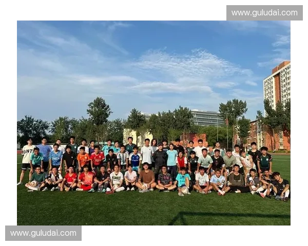 绿茵之魂以足球队长为核心凝聚团队力量书写胜利篇章